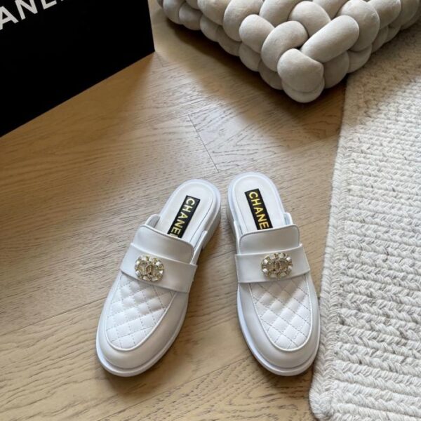 Chanels neue Loafer-Kollektion, Topmodell (O5Q9U)