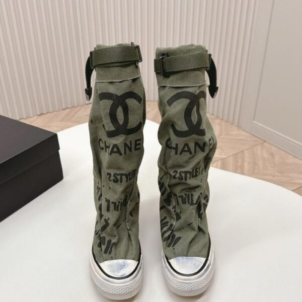 Chanels weiße Canvas-Sneaker mit verstecktem Design (TO0AE)