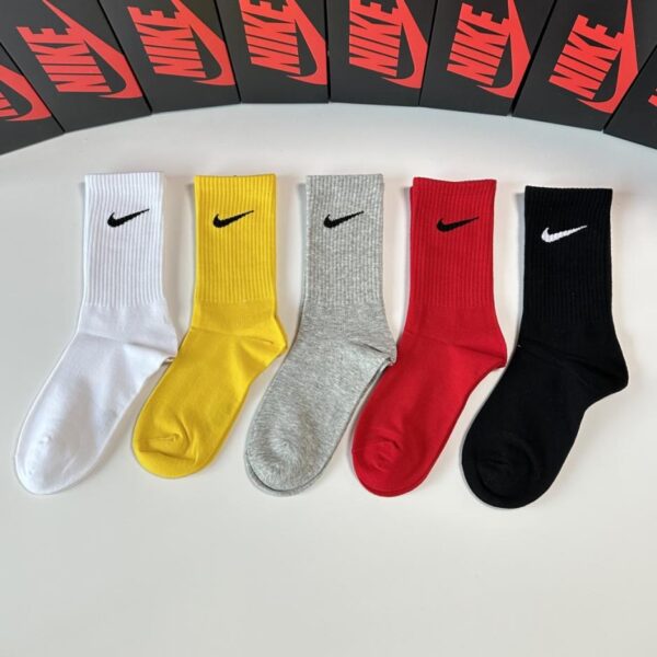 replica,schuhe,beste,kaufen,1:1,besten,seiten,Replik,turnschuhe,sneakers Die neuen mittellangen Socken von NIKE, fünf Paar pro Karton (BJX0M)