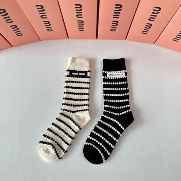 replica,schuhe,beste,kaufen,1:1,besten,seiten,Replik,turnschuhe,sneakers MiuMiu Neue gestreifte Kaschmirsocken, zwei Paar pro Packung (ZHK75)