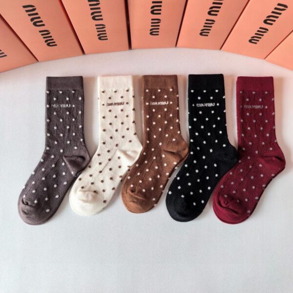 replica,schuhe,beste,kaufen,1:1,besten,seiten,Replik,turnschuhe,sneakers MiuMiu Neue Kaschmir-Socken in mittlerer Länge, 5 Paar pro Karton (Y5RAR)
