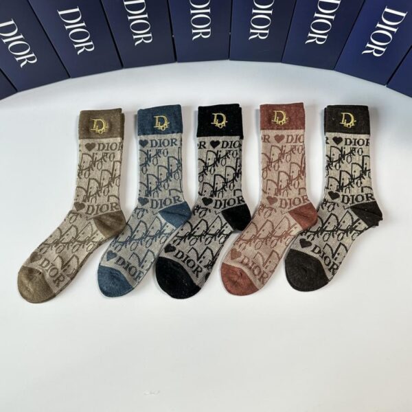 replica,schuhe,beste,kaufen,1:1,besten,seiten,Replik,turnschuhe,sneakers Die neuen bestickten, mittellangen Socken von DIOR, fünf Paar pro Schachtel (M1DFC)