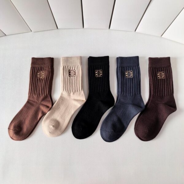 replica,schuhe,beste,kaufen,1:1,besten,seiten,Replik,turnschuhe,sneakers LOEWE Neue bestickte Kaschmir-Socken in mittlerer Länge, 5 Paar pro Karton (HQ1Z8)
