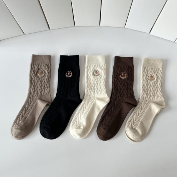 replica,schuhe,beste,kaufen,1:1,besten,seiten,Replik,turnschuhe,sneakers Die neuesten mittellangen Kaschmirsocken von MONCLER mit Stickerei, fünf Paar pro Packung (09W08)