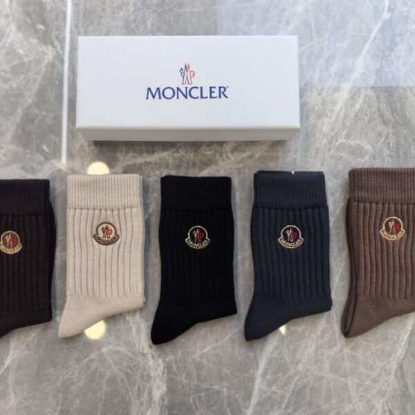 replica,schuhe,beste,kaufen,1:1,besten,seiten,Replik,turnschuhe,sneakers Die neuesten mittellangen Kaschmirsocken von MONCLER mit Stickerei, fünf Paar pro Packung (Z0O18)