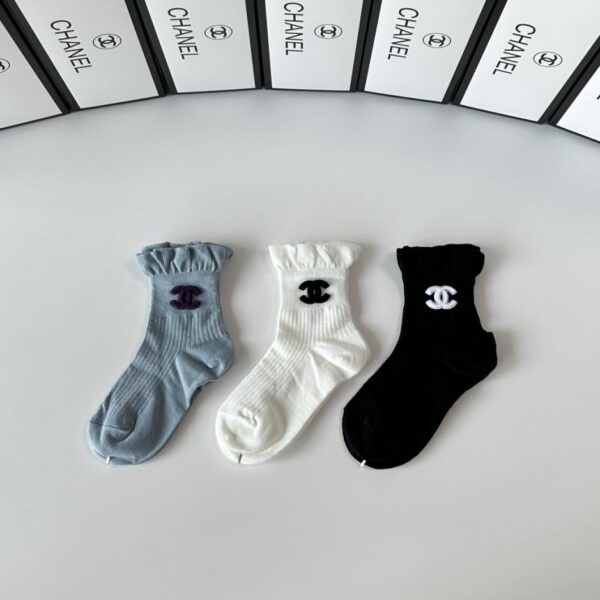 replica,schuhe,beste,kaufen,1:1,besten,seiten,Replik,turnschuhe,sneakers Chanels neue, mittellange, verzierte Socken, drei Paar pro Schachtel (QYJOH)