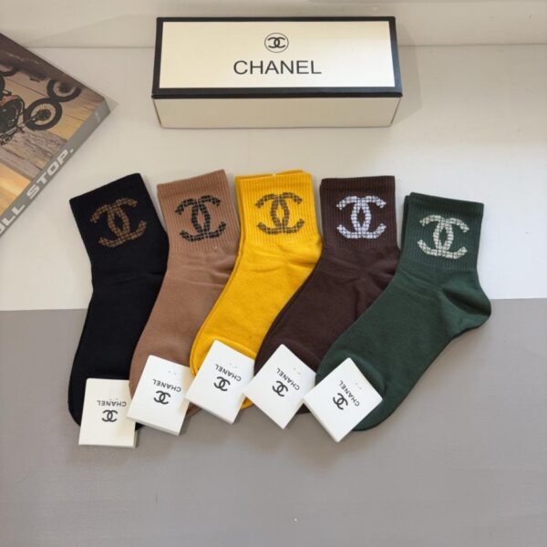 replica,schuhe,beste,kaufen,1:1,besten,seiten,Replik,turnschuhe,sneakers (5 Paar pro Schachtel) Chanels neue High-End-Socken, wadenlange Socken mit Buchstabenaufdruck, im gleichen Stil wie in den Boutiquen (BX6Y4)