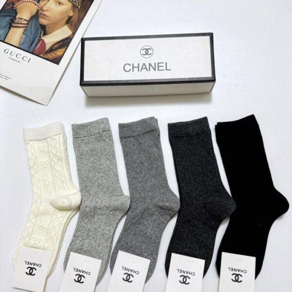 replica,schuhe,beste,kaufen,1:1,besten,seiten,Replik,turnschuhe,sneakers [5 Paar pro Packung] Klassische Chanel-Socken aus Baumwolle mit geprägtem Logo, mittelhoch (OCMTA)