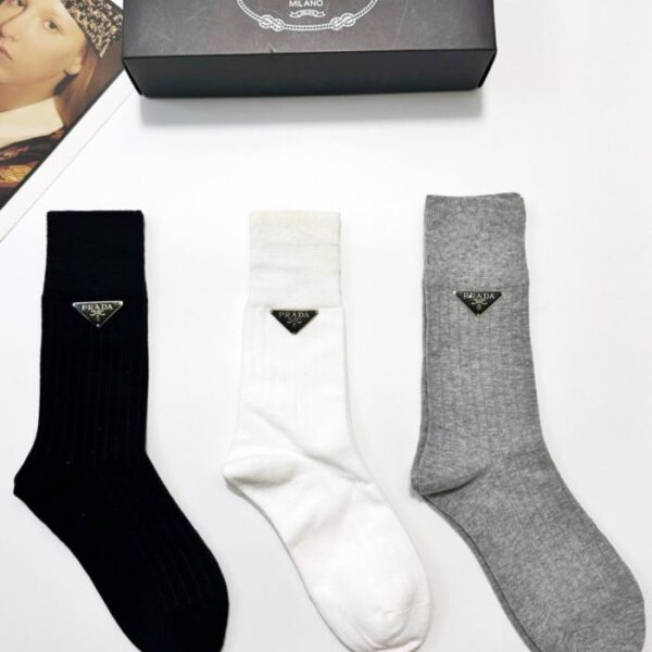 replica,schuhe,beste,kaufen,1:1,besten,seiten,Replik,turnschuhe,sneakers [3 Paar pro Packung] Klassische Prada Logo-Baumwollsocken, mittelhoch (UFE46)