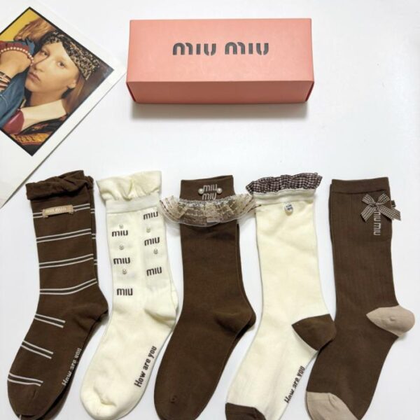 replica,schuhe,beste,kaufen,1:1,besten,seiten,Replik,turnschuhe,sneakers [5 Paar pro Packung] MIUMIU Classic Logo Socken aus reiner Baumwolle, mittelhoch (35OBT)