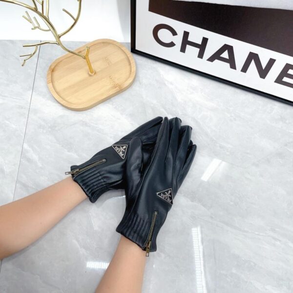 Prada Herrenhandschuhe – Neue High-End-Lammlederhandschuhe (O7U71) – Offiziell auf der Prada-Website veröffentlicht