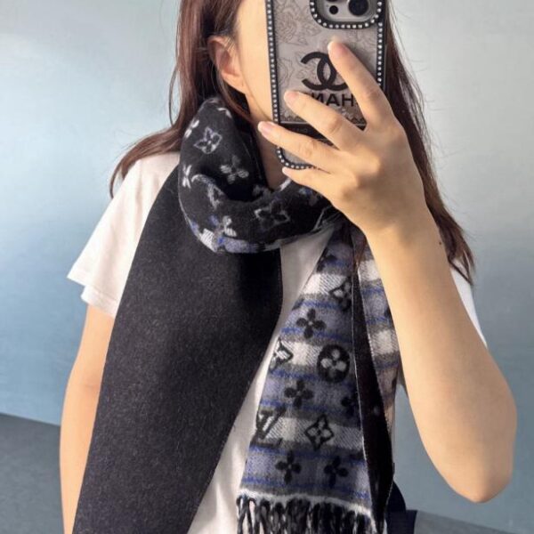 Louis Vuitton Wendeschal mit Karomuster (XW0B1)