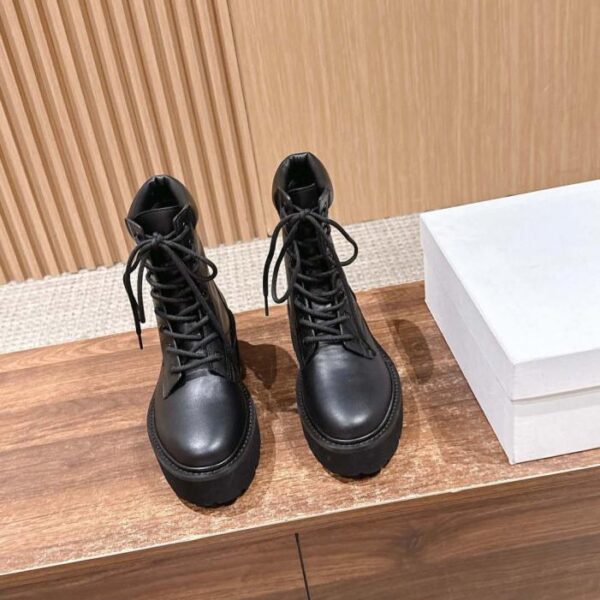 replica,schuhe,beste,kaufen,1:1,besten,seiten,Replik,turnschuhe,sneakers Die neuen Schnür-Plateau-Kampfstiefel von Celine (NAGJQ)