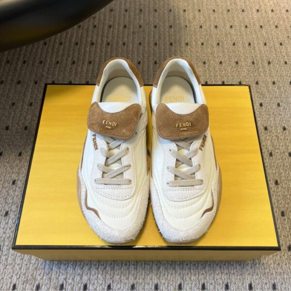 Fendi Retro-Sneaker mit Wildleder- und Lederbesatz (97KIN)