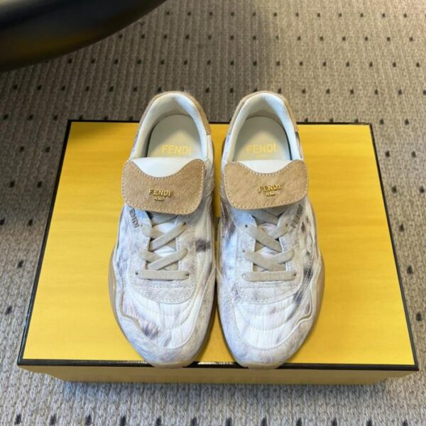 Fendi Retro-Sneaker, flach, Wildleder + Lederbesatz (HEUDY)