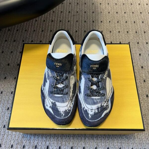Fendi Retro-Sneaker mit Wildleder- und Lederbesatz (J3XI4)
