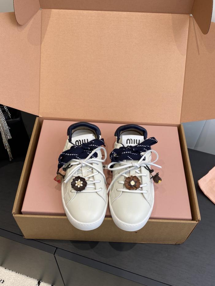 replica,schuhe,beste,kaufen,1:1,besten,seiten,Replik,turnschuhe,sneakers Miu Miu Sneaker mit dünner Sohle in der Farbe Biscuit, Neuheit Frühjahr/Sommer, lässige weiße Schnürsneaker im britischen Stil (50WHS) replica,schuhe,beste,kaufen,1:1,besten,seiten,Replik,turnschuhe,sneakers Miu Miu Sneaker mit dünner Sohle in der Farbe Biscuit, Neuheit Frühjahr/Sommer, lässige weiße Schnürsneaker im britischen Stil (50WHS)