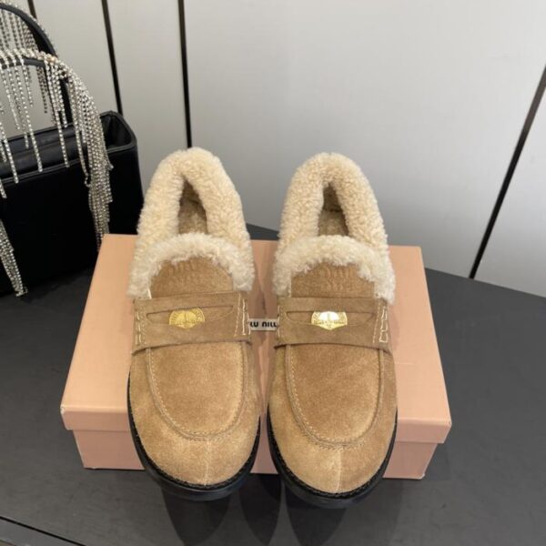 replica,schuhe,beste,kaufen,1:1,besten,seiten,Replik,turnschuhe,sneakers Die neueste Herbst-/Winterkollektion von Miu Miu: Loafer mit Münzmuster und Pelzbesatz (L60UR)