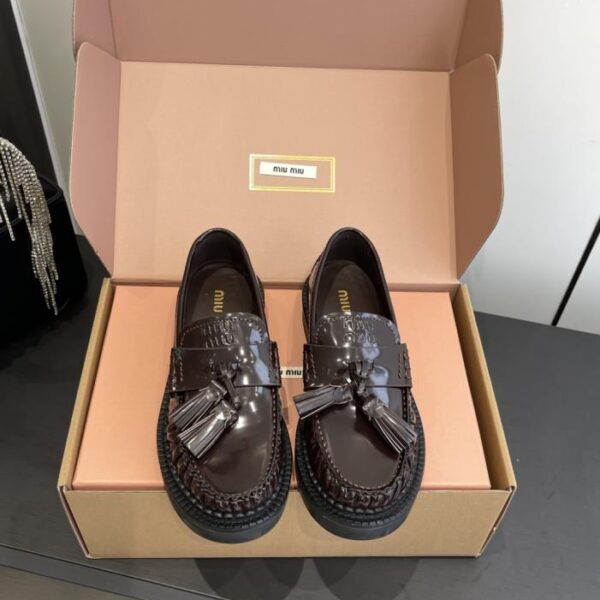 replica,schuhe,beste,kaufen,1:1,besten,seiten,Replik,turnschuhe,sneakers Miu Miu Deckschuhe, neue Quastenloafer (HCB3T)