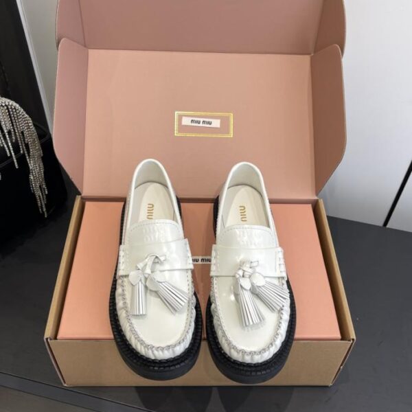 replica,schuhe,beste,kaufen,1:1,besten,seiten,Replik,turnschuhe,sneakers Miu Miu Deckschuhe, neue Quastenloafer (QX75Z)