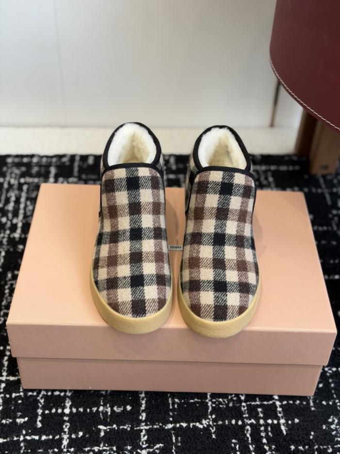replica,schuhe,beste,kaufen,1:1,besten,seiten,Replik,turnschuhe,sneakers Miu Miu SS Herbst/Winter Runway Kollektion: Wollstiefeletten, Schneestiefel, Fellschuhe (1NOYB) replica,schuhe,beste,kaufen,1:1,besten,seiten,Replik,turnschuhe,sneakers Miu Miu SS Herbst/Winter Runway Kollektion: Wollstiefeletten, Schneestiefel, Fellschuhe (1NOYB)