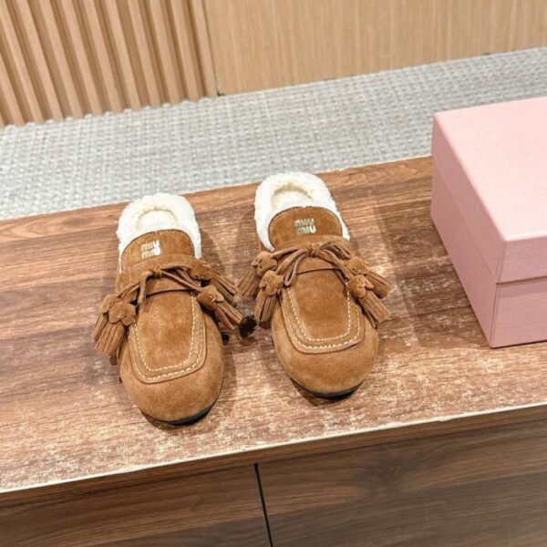 replica,schuhe,beste,kaufen,1:1,besten,seiten,Replik,turnschuhe,sneakers Miu Miu Herbst/Winter Neuheit: Pelzige Slipper mit Quasten (EEBVJ)