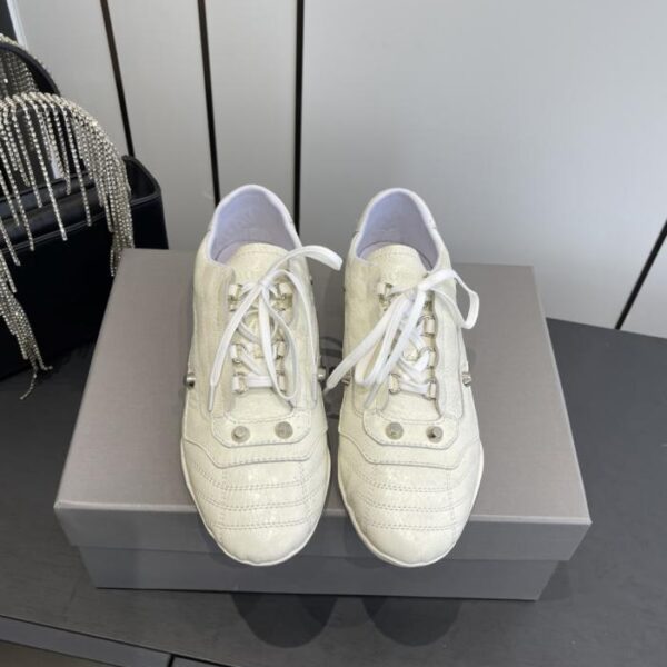 Balenciagas neue sportliche Retro-Trainingsschuhe aus Deutschland (N3UBX)