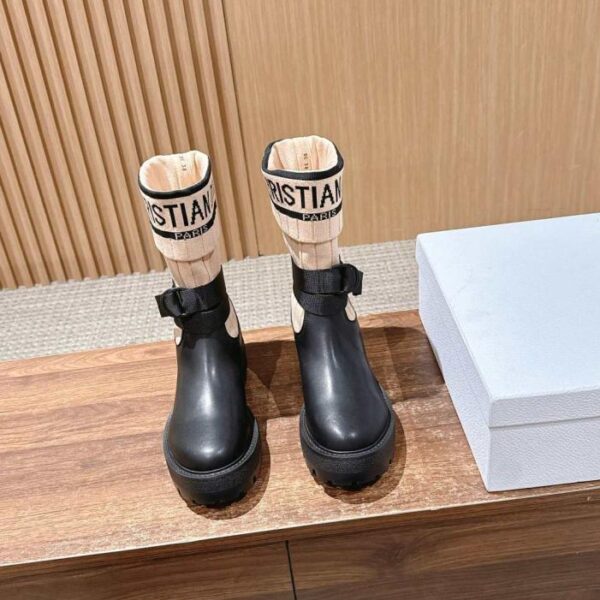 Die neuen sockenförmigen Stiefeletten von DIOR (ARR1O)