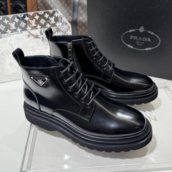 Prada Triangle Logo Herbst/Winter 2025 Neue Dr. Martens Schnürstiefel (Größen 38, 45, 4 (Z7ABV))