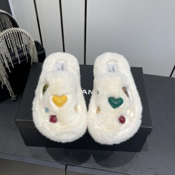 Chanel Klassische Ganzjahres-Hausschuhe mit Doppel-C-Fell (BEB8N)