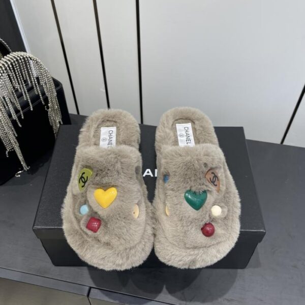 Chanel Klassische Ganzjahres-Hausschuhe mit Doppel-C-Fell (DTFZK)