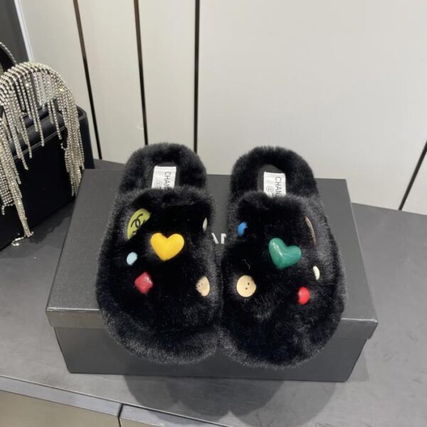Chanel Klassische Ganzjahres-Hausschuhe mit Doppel-C-Fell (J16J8)