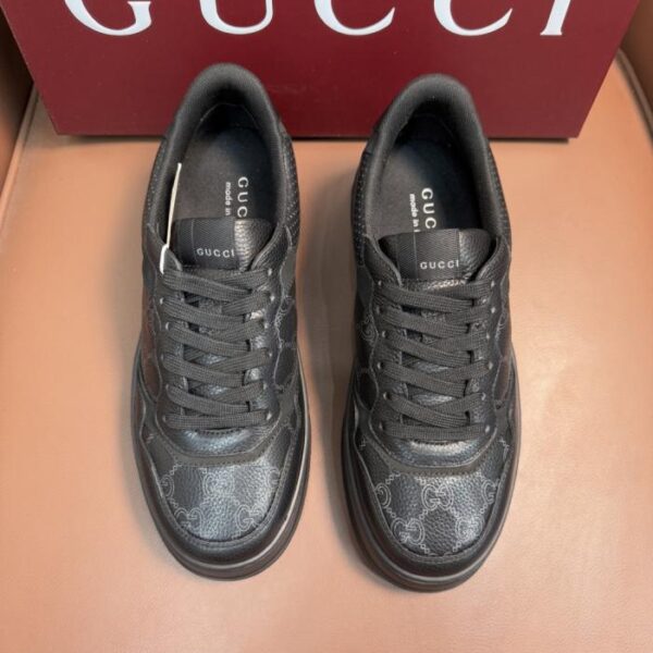 Gucci Paar-Plateau-Sneaker in Biscuit (6ILKY)