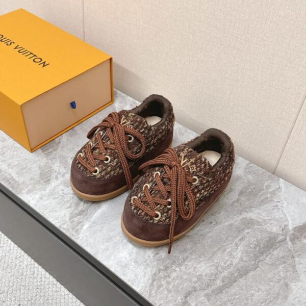 Die neueste Laufstegkollektion von LOUIS VUITTON, die YETI Chubby Loafers (KV1IQ), sind auf liebenswerte Weise hässlich.
