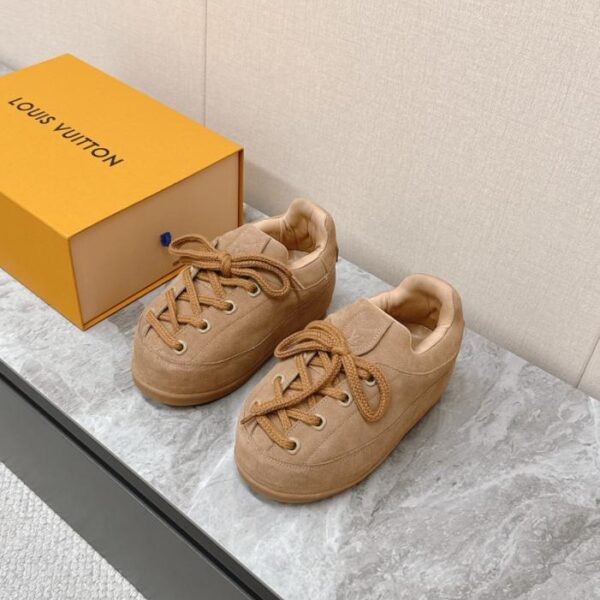 Die neueste Laufstegkollektion von LOUIS VUITTON, die YETI Chubby Loafer (TYXJ4), sind auf liebenswerte Weise hässlich.