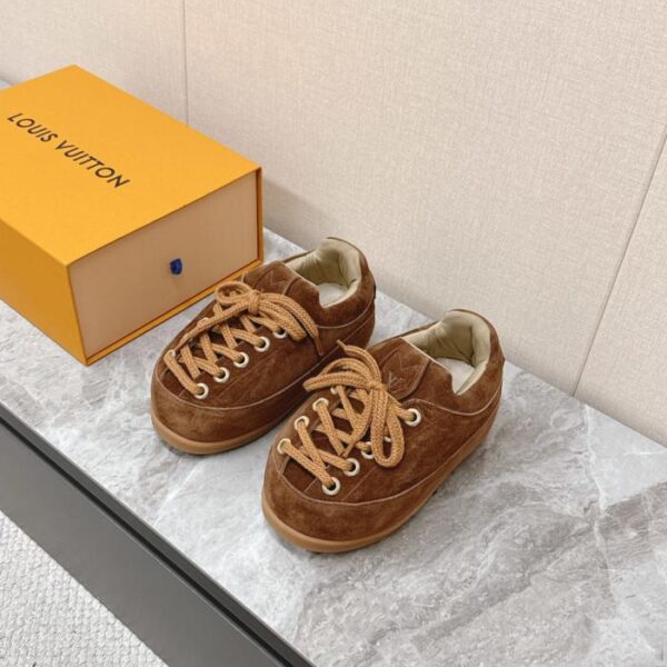 Die neueste Laufstegkollektion von LOUIS VUITTON, die YETI Chubby Loafer (W0M8N), sind auf liebenswerte Weise hässlich.