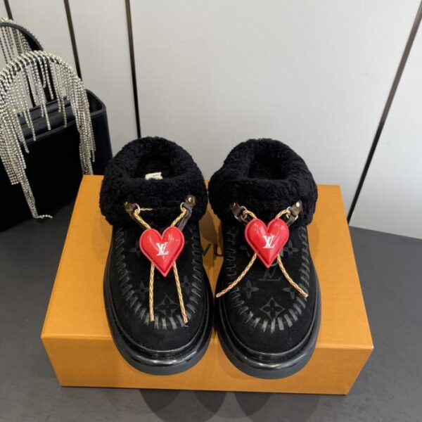 replica,schuhe,beste,kaufen,1:1,besten,seiten,Replik,turnschuhe,sneakers Die neue Skikollektion von Louis Vuitton umfasst auch Schneestiefel (HWREX).