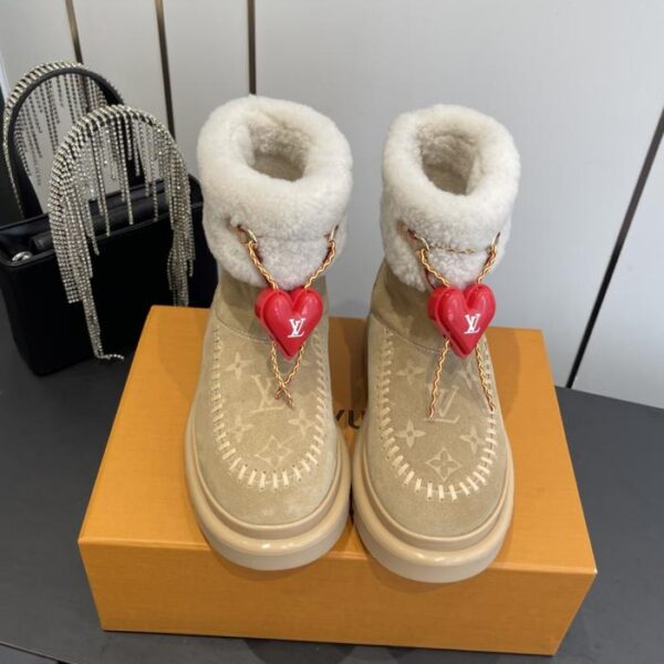 replica,schuhe,beste,kaufen,1:1,besten,seiten,Replik,turnschuhe,sneakers Die neue Skikollektion von Louis Vuitton umfasst auch Schneestiefel (HROKJ).