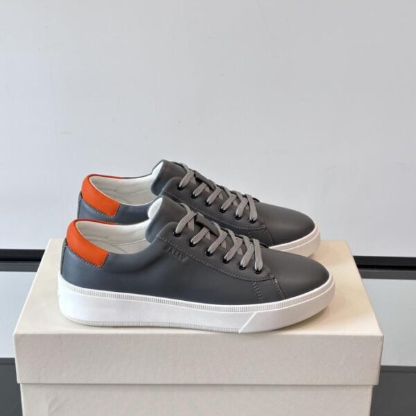 replica,schuhe,beste,kaufen,1:1,besten,seiten,Replik,turnschuhe,sneakers Boutique / Klassische Herren-Freizeitschuhe von BALLY mit dem klassischen Bally-Logo (3GCAU) an der Seite.