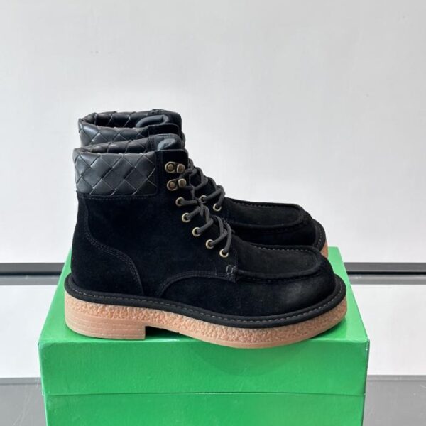 replica,schuhe,beste,kaufen,1:1,besten,seiten,Replik,turnschuhe,sneakers Boutique / Dieser Bottega Veneta Desert Boot aus Wildleder mit schwarzem Steppbesatz (D7S21)