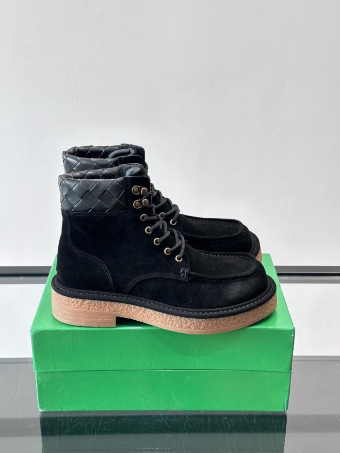 replica,schuhe,beste,kaufen,1:1,besten,seiten,Replik,turnschuhe,sneakers Boutique / Dieser Bottega Veneta Desert Boot aus Wildleder mit schwarzem Steppbesatz (D7S21)