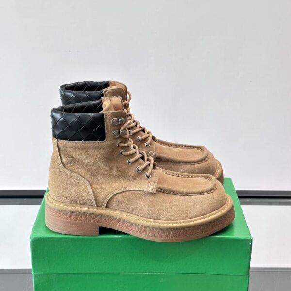replica,schuhe,beste,kaufen,1:1,besten,seiten,Replik,turnschuhe,sneakers Boutique / Dieser Desert Boot von Bottega Veneta zeichnet sich durch Wildleder und schwarze Steppdetails aus (G7LLR).