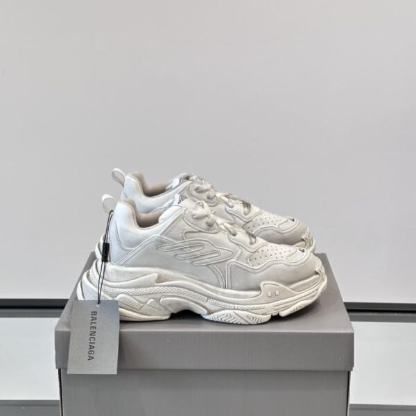replica,schuhe,beste,kaufen,1:1,besten,seiten,Replik,turnschuhe,sneakers Boutique / Balenciagas neue Triple S (C3VK7)
