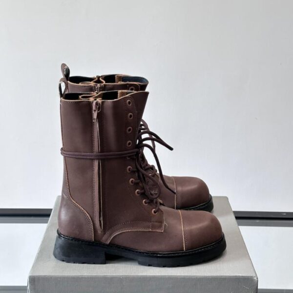 replica,schuhe,beste,kaufen,1:1,besten,seiten,Replik,turnschuhe,sneakers Boutique / Balenciagas Must-have-Kollektion: Dunkle Paarstiefel (VIVFU)
