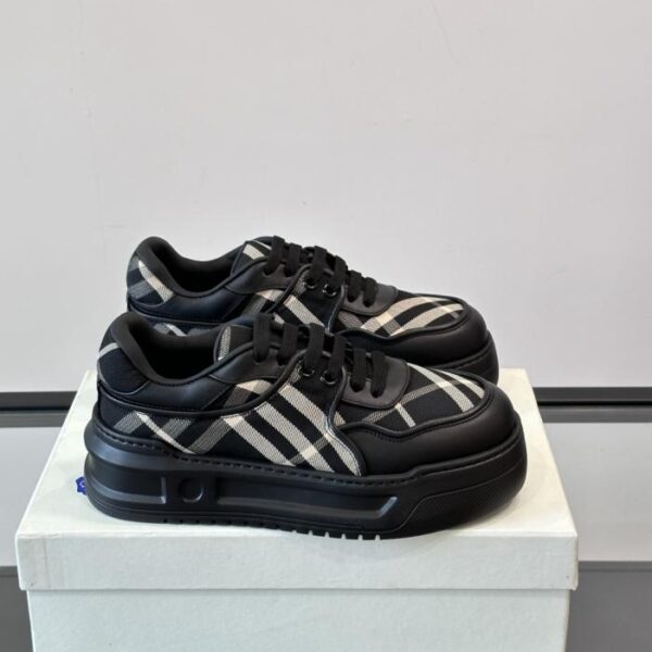 Boutique / Burberry Herren Classic Low-Top Sneakers (281YO)