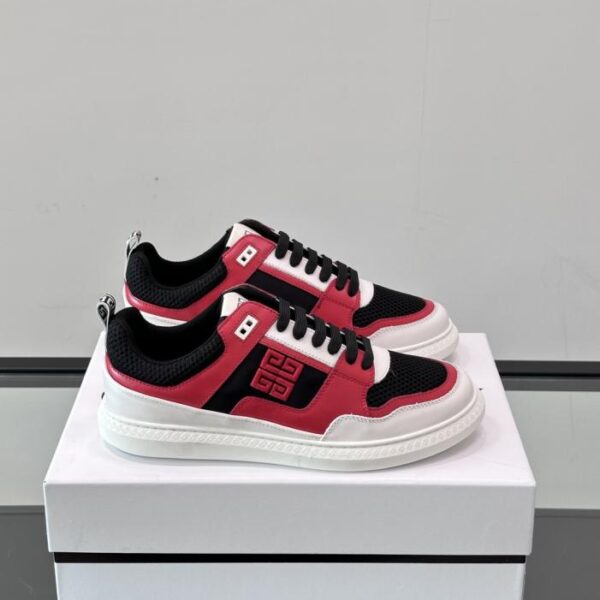 Boutique / GIVENCHY Herren-Sneaker, niedrig geschnitten, aus hochwertigem Leder, mit gesticktem 4G-Logo auf der Zunge (GYHY7)