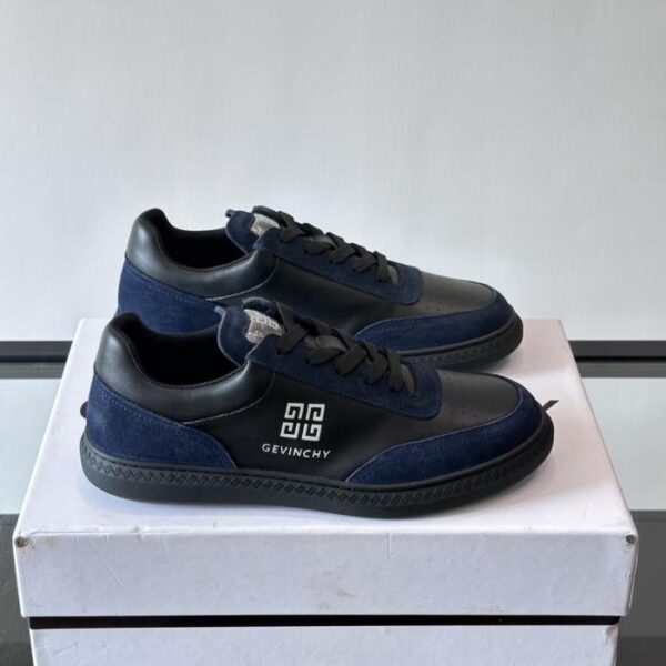 Boutique / GIVENCHY Herren-Sneaker, niedrig geschnitten, aus hochwertigem Leder, mit gesticktem 4G-Logo auf der Zunge (74NL5)