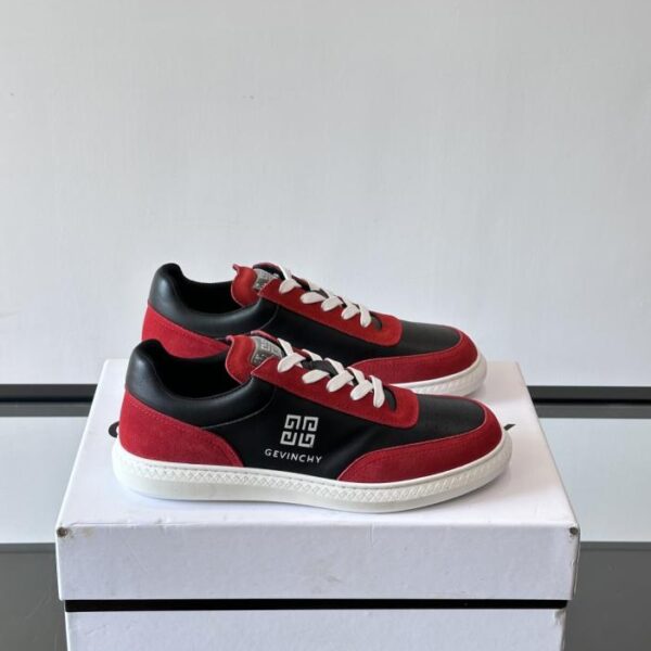 Boutique / GIVENCHY Herren-Sneaker, niedrig geschnitten, aus hochwertigem Leder, mit gesticktem 4G-Logo auf der Zunge (K6L9X)