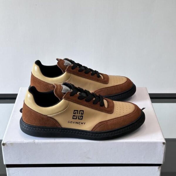 Boutique / GIVENCHY Herren-Sneaker, niedrig geschnitten, aus hochwertigem Leder, mit geprägtem 4G-Logo auf der Zunge (RNYTL)