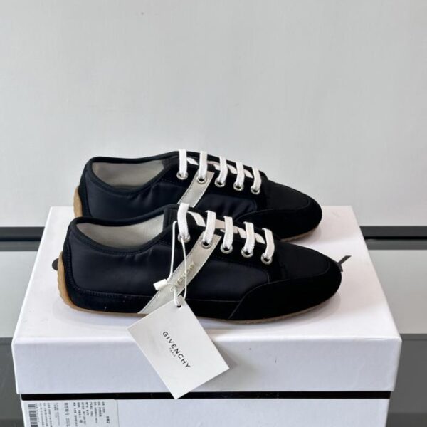 replica,schuhe,beste,kaufen,1:1,besten,seiten,Replik,turnschuhe,sneakers Boutique / Die erste Freizeitschuhkollektion von Givenchys künstlerischer Leiterin Sarah Burton (9VQR5)